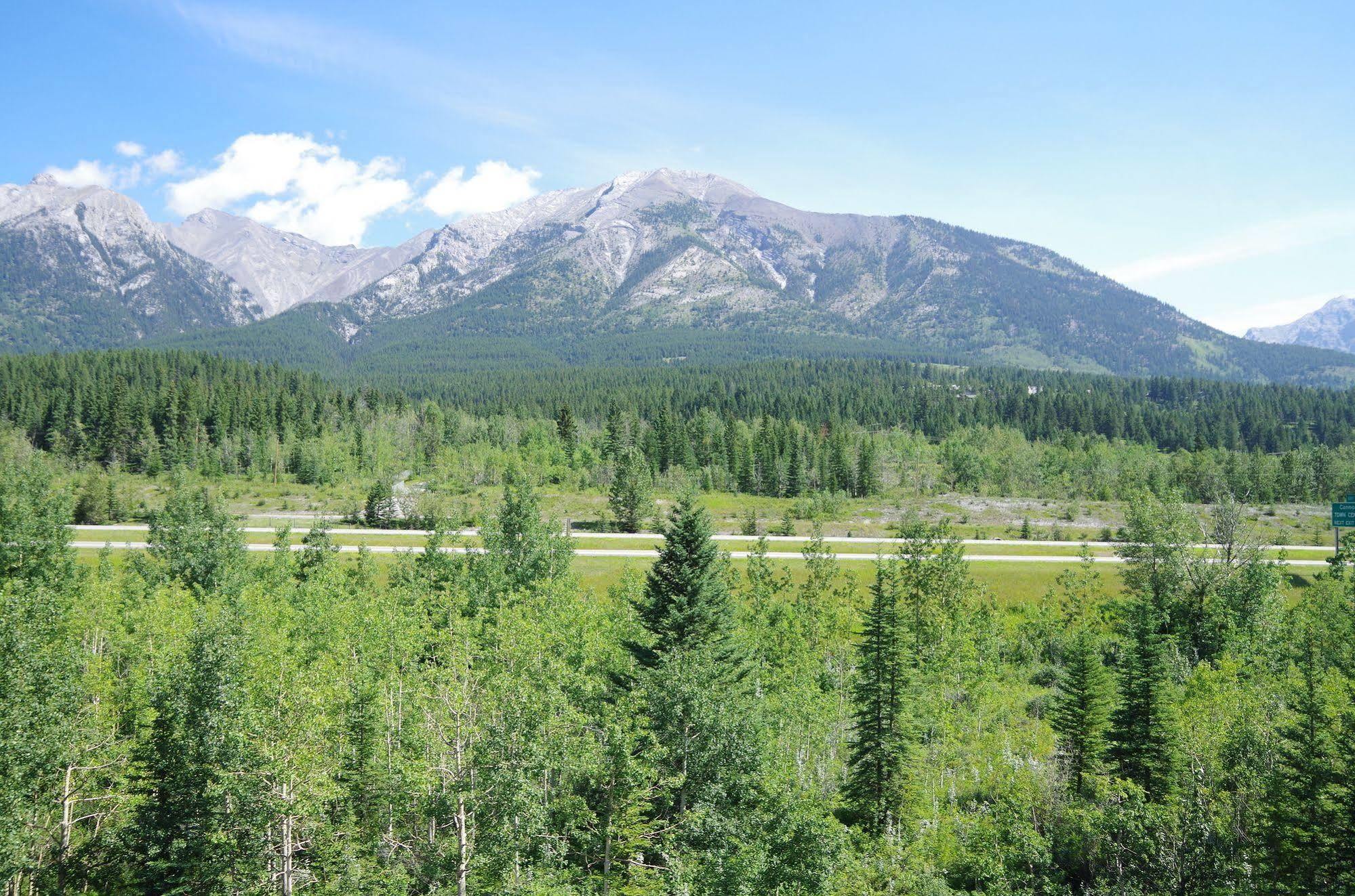 Silver Creek Lodge Canmore Exterior photo
